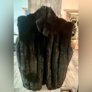 Faux fur long vest LN